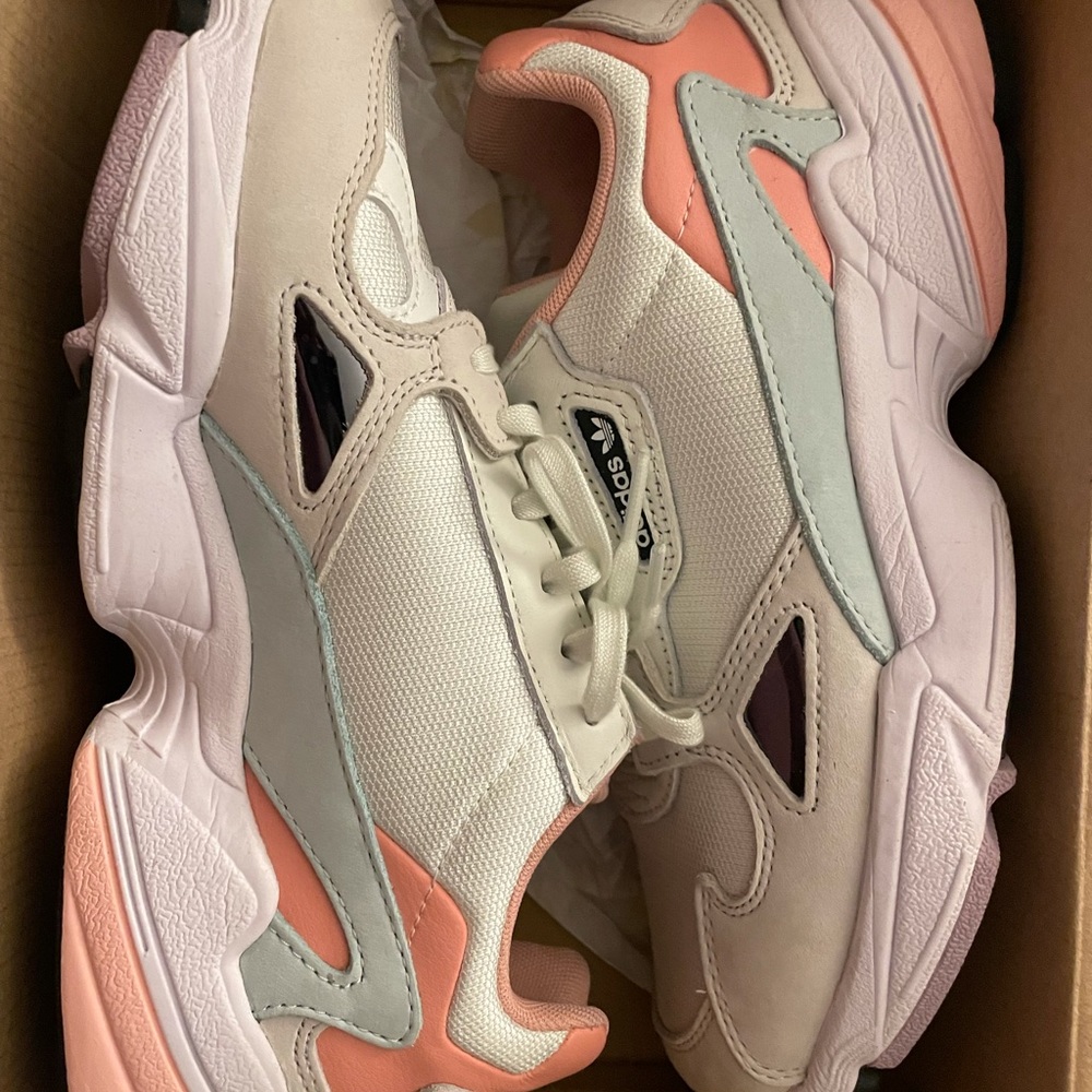 Women Adiddas Sneakers